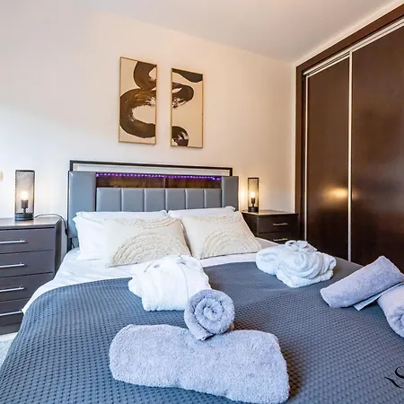 Luxury Townhouse With Rooftop Sauna & Jacuzzi * Fuengirola