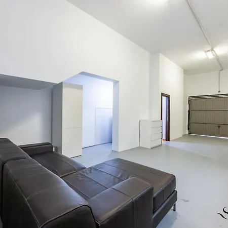 Luxury Townhouse With Rooftop Sauna & Jacuzzi *