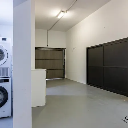 בית נופש Luxury Townhouse With Rooftop Sauna & Jacuzzi *