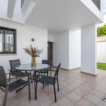 Luxury Townhouse With Rooftop Sauna & Jacuzzi בית נופש *