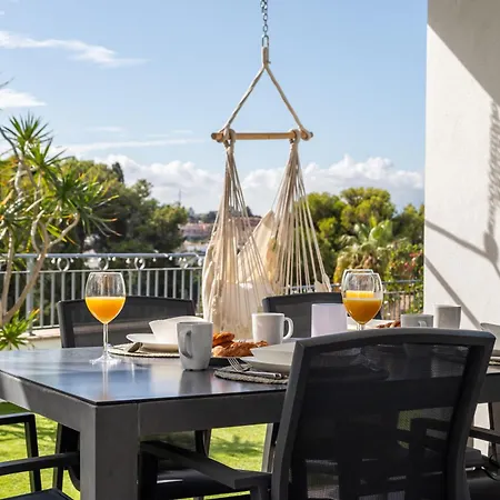 Luxury Townhouse With Rooftop Sauna & Jacuzzi Hébergement de vacances