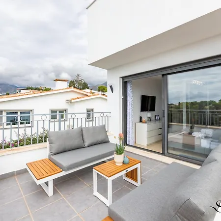 Hébergement de vacances Luxury Townhouse With Rooftop Sauna & Jacuzzi *