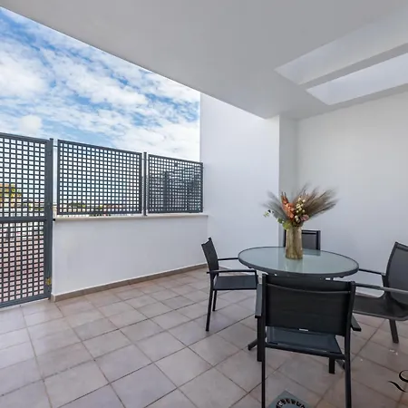 Luxury Townhouse With Rooftop Sauna & Jacuzzi בית נופש פואנגירולה