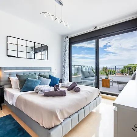Luxury Townhouse With Rooftop Sauna & Jacuzzi בית נופש פואנגירולה