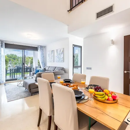 Hébergement de vacances Luxury Townhouse With Rooftop Sauna & Jacuzzi