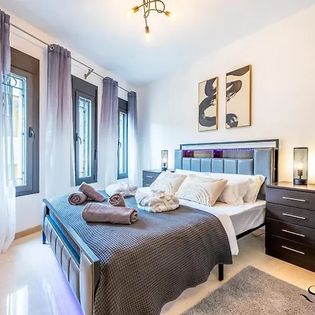 Luxury Townhouse With Rooftop Sauna & Jacuzzi Fuengirola