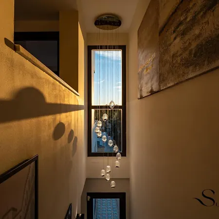בית נופש Luxury Townhouse With Rooftop Sauna & Jacuzzi
