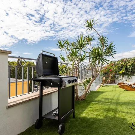 Luxury Townhouse With Rooftop Sauna & Jacuzzi