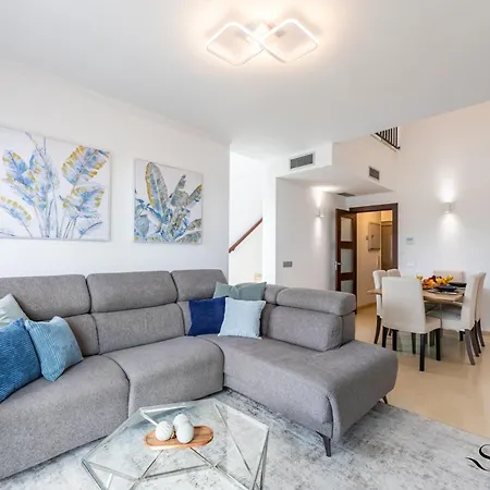 Luxury Townhouse With Rooftop Sauna & Jacuzzi *