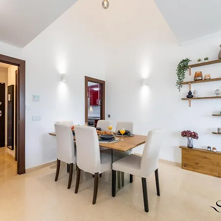 Luxury Townhouse With Rooftop Sauna & Jacuzzi 丰希罗拉