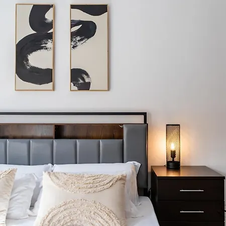 Luxury Townhouse With Rooftop Sauna & Jacuzzi 丰希罗拉