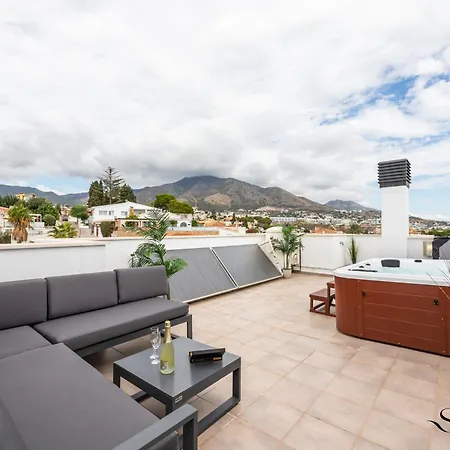 Luxury Townhouse With Rooftop Sauna & Jacuzzi Сasa de vacaciones *