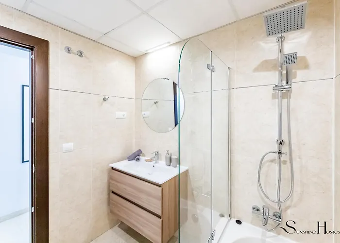 Luxury Townhouse With Rooftop Sauna & Jacuzzi * フエンヒロラ