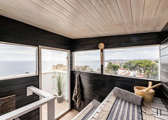 Luxury Townhouse With Rooftop Sauna & Jacuzzi 度假居