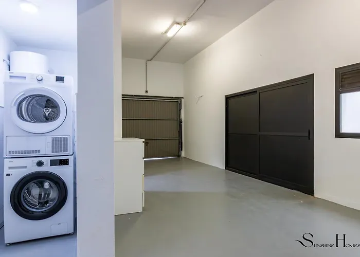 別荘 Luxury Townhouse With Rooftop Sauna & Jacuzzi *