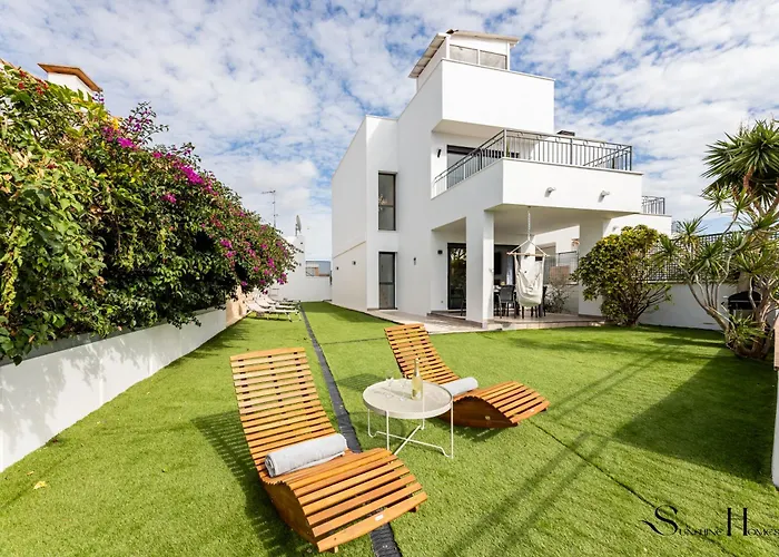 Luxury Townhouse With Rooftop Sauna & Jacuzzi 度假居 丰希罗拉