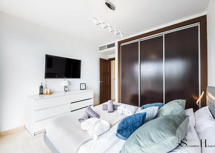 Luxury Townhouse With Rooftop Sauna & Jacuzzi 丰希罗拉