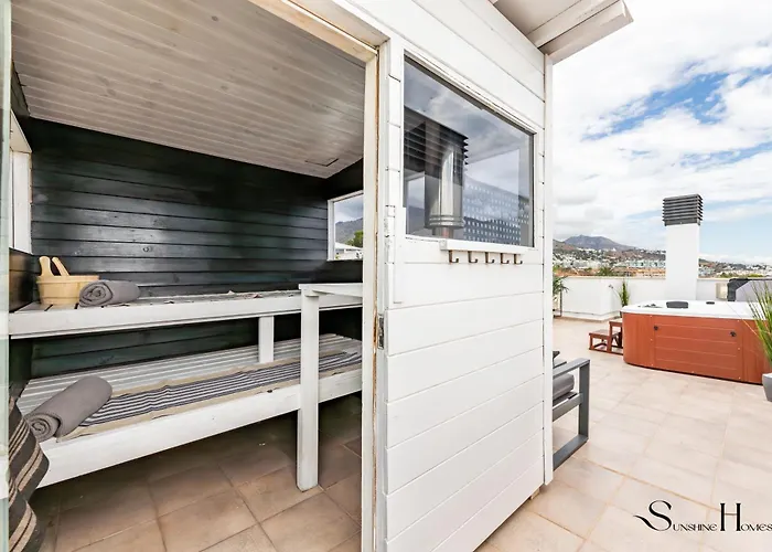 Luxury Townhouse With Rooftop Sauna & Jacuzzi 別荘