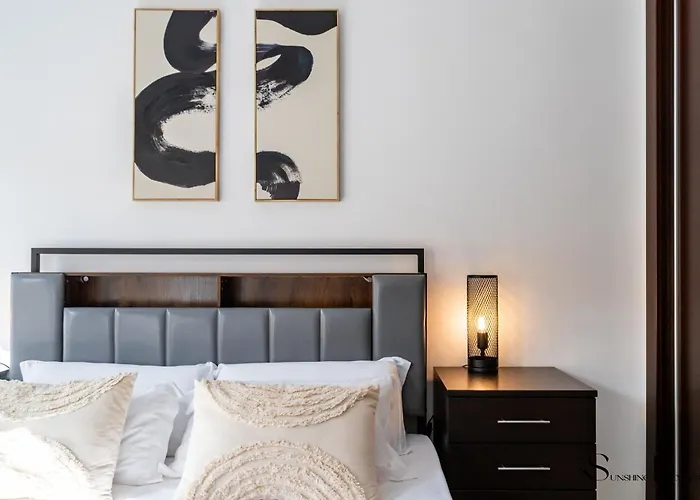 Luxury Townhouse With Rooftop Sauna & Jacuzzi フエンヒロラ