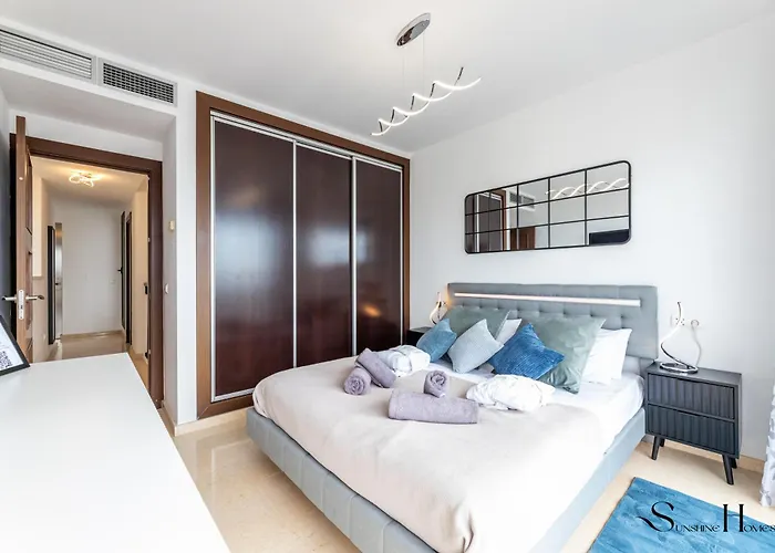 Luxury Townhouse With Rooftop Sauna & Jacuzzi フエンヒロラ