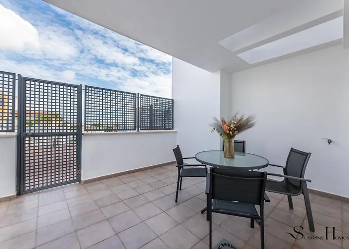 Luxury Townhouse With Rooftop Sauna & Jacuzzi 度假居 丰希罗拉