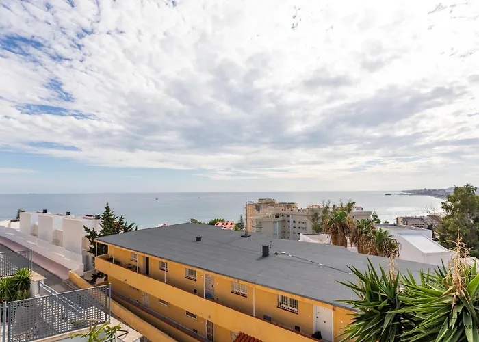 Luxury Townhouse With Rooftop Sauna & Jacuzzi *