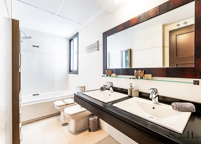 度假居 Luxury Townhouse With Rooftop Sauna & Jacuzzi 丰希罗拉