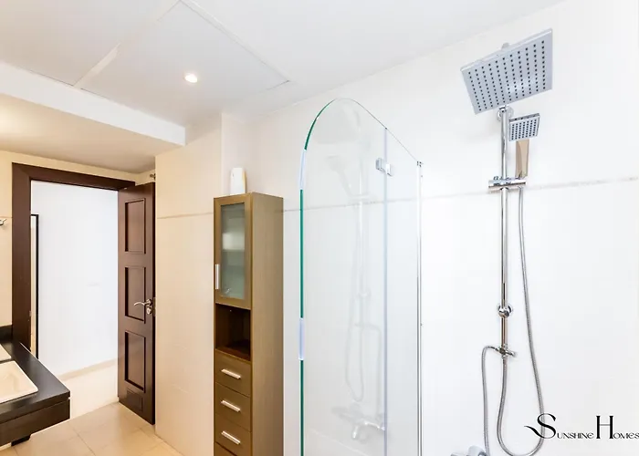 度假居 Luxury Townhouse With Rooftop Sauna & Jacuzzi