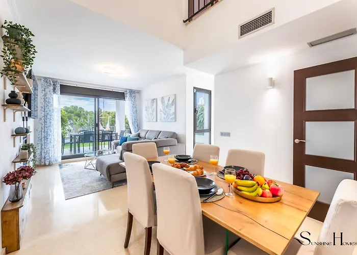 別荘 Luxury Townhouse With Rooftop Sauna & Jacuzzi