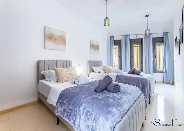 Luxury Townhouse With Rooftop Sauna & Jacuzzi * フエンヒロラ