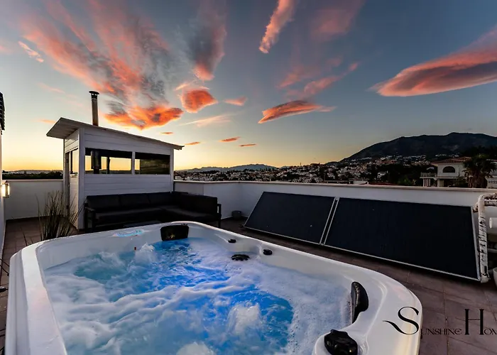 Luxury Townhouse With Rooftop Sauna & Jacuzzi 度假居 丰希罗拉