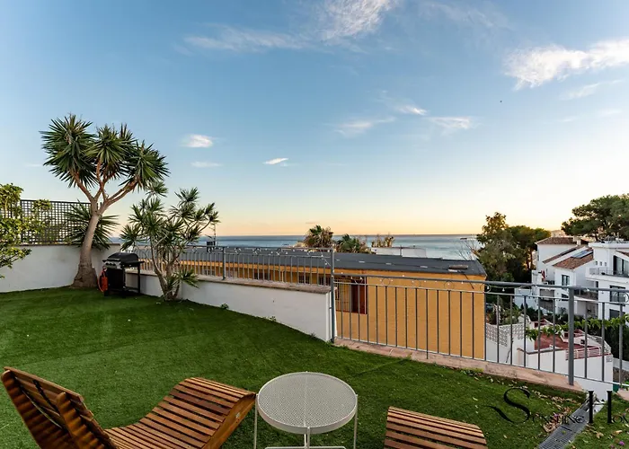 Luxury Townhouse With Rooftop Sauna & Jacuzzi