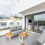 Casa vacanze Luxury Townhouse With Rooftop Sauna & Jacuzzi *