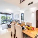 Casa vacanze Luxury Townhouse With Rooftop Sauna & Jacuzzi