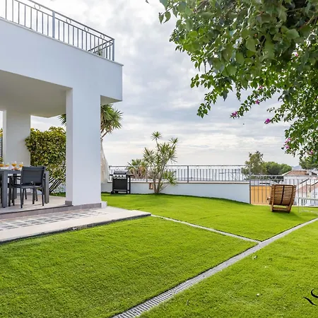 Luxury Townhouse With Rooftop Sauna & Jacuzzi Vakantiehuis Fuengirola