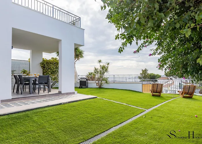 Luxury Townhouse With Rooftop Sauna & Jacuzzi Vakantiehuis Fuengirola