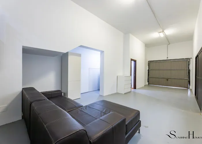 Luxury Townhouse With Rooftop Sauna & Jacuzzi *