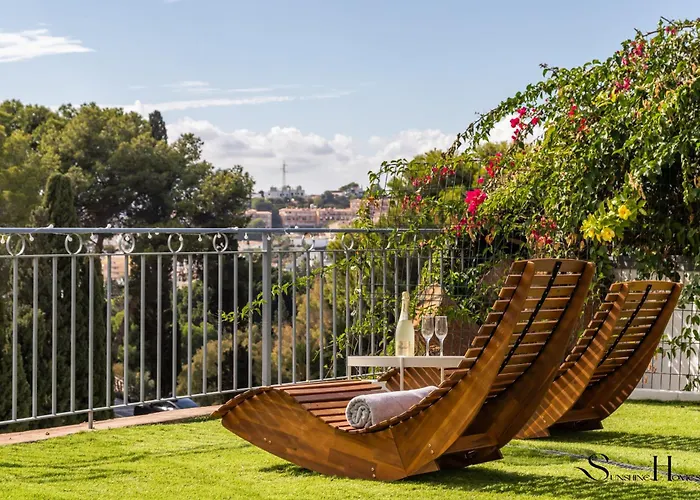 Vakantiehuis Luxury Townhouse With Rooftop Sauna & Jacuzzi *