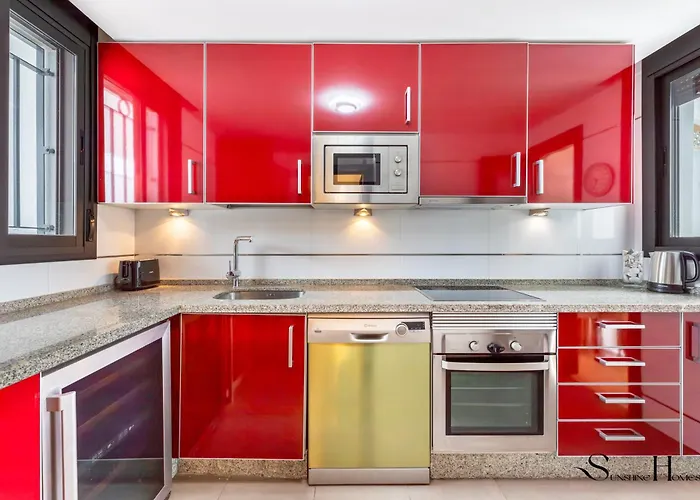 Vakantiehuis Luxury Townhouse With Rooftop Sauna & Jacuzzi Fuengirola