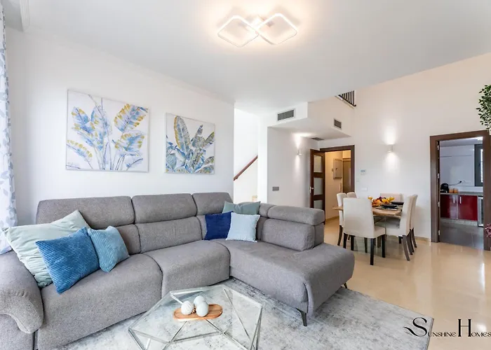 Luxury Townhouse With Rooftop Sauna & Jacuzzi *