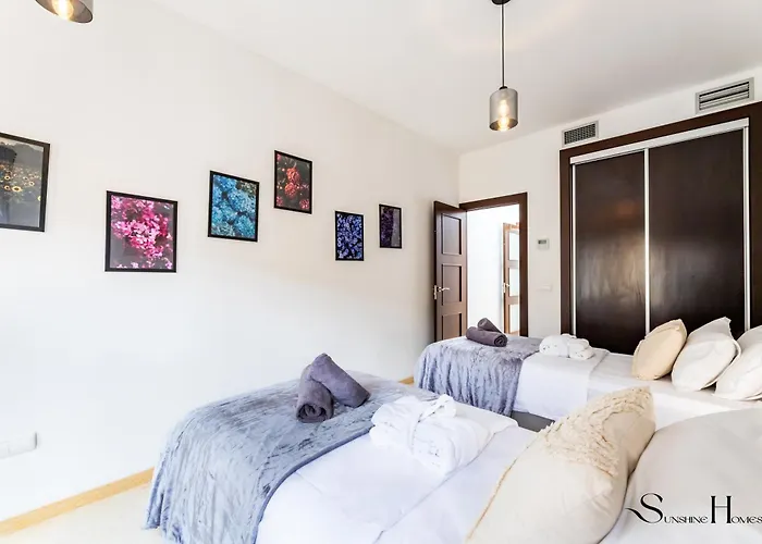 Luxury Townhouse With Rooftop Sauna & Jacuzzi