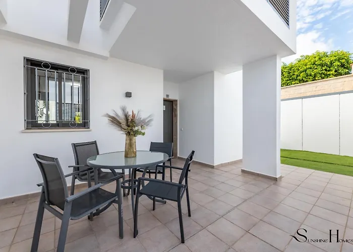 Luxury Townhouse With Rooftop Sauna & Jacuzzi Vakantiehuis *