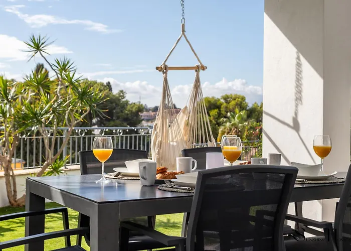 Luxury Townhouse With Rooftop Sauna & Jacuzzi Vakantiehuis