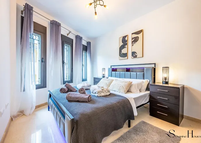 Luxury Townhouse With Rooftop Sauna & Jacuzzi Fuengirola