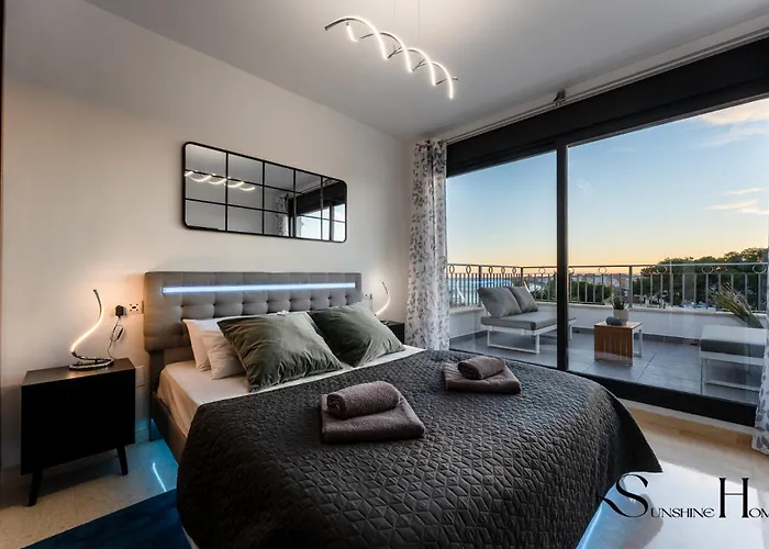 Vakantiehuis Luxury Townhouse With Rooftop Sauna & Jacuzzi *