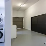 Nyaraló Luxury Townhouse With Rooftop Sauna & Jacuzzi *