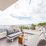 Nyaraló Luxury Townhouse With Rooftop Sauna & Jacuzzi