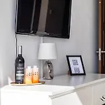 Nyaraló Luxury Townhouse With Rooftop Sauna & Jacuzzi *