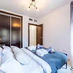 Luxury Townhouse With Rooftop Sauna & Jacuzzi Nyaraló