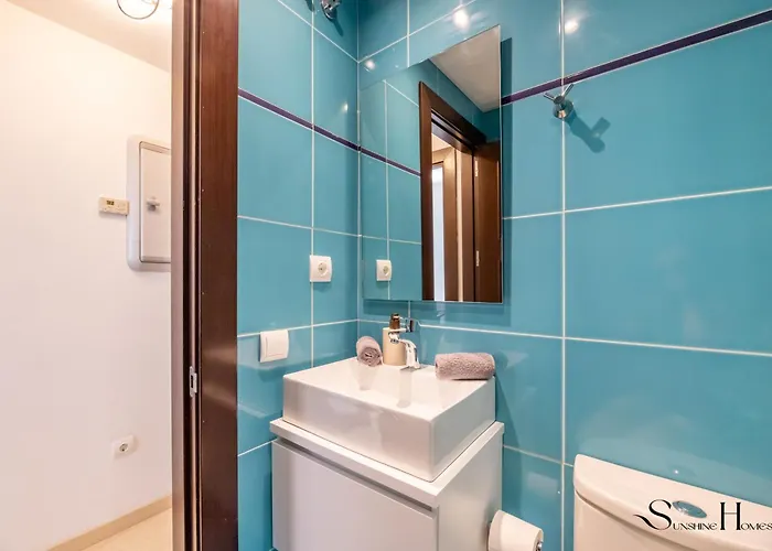 Luxury Townhouse With Rooftop Sauna & Jacuzzi